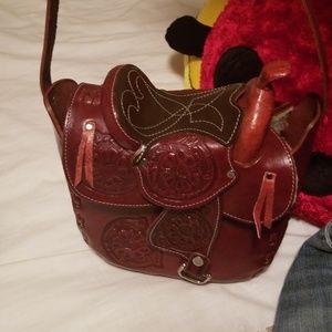 Saddle purse